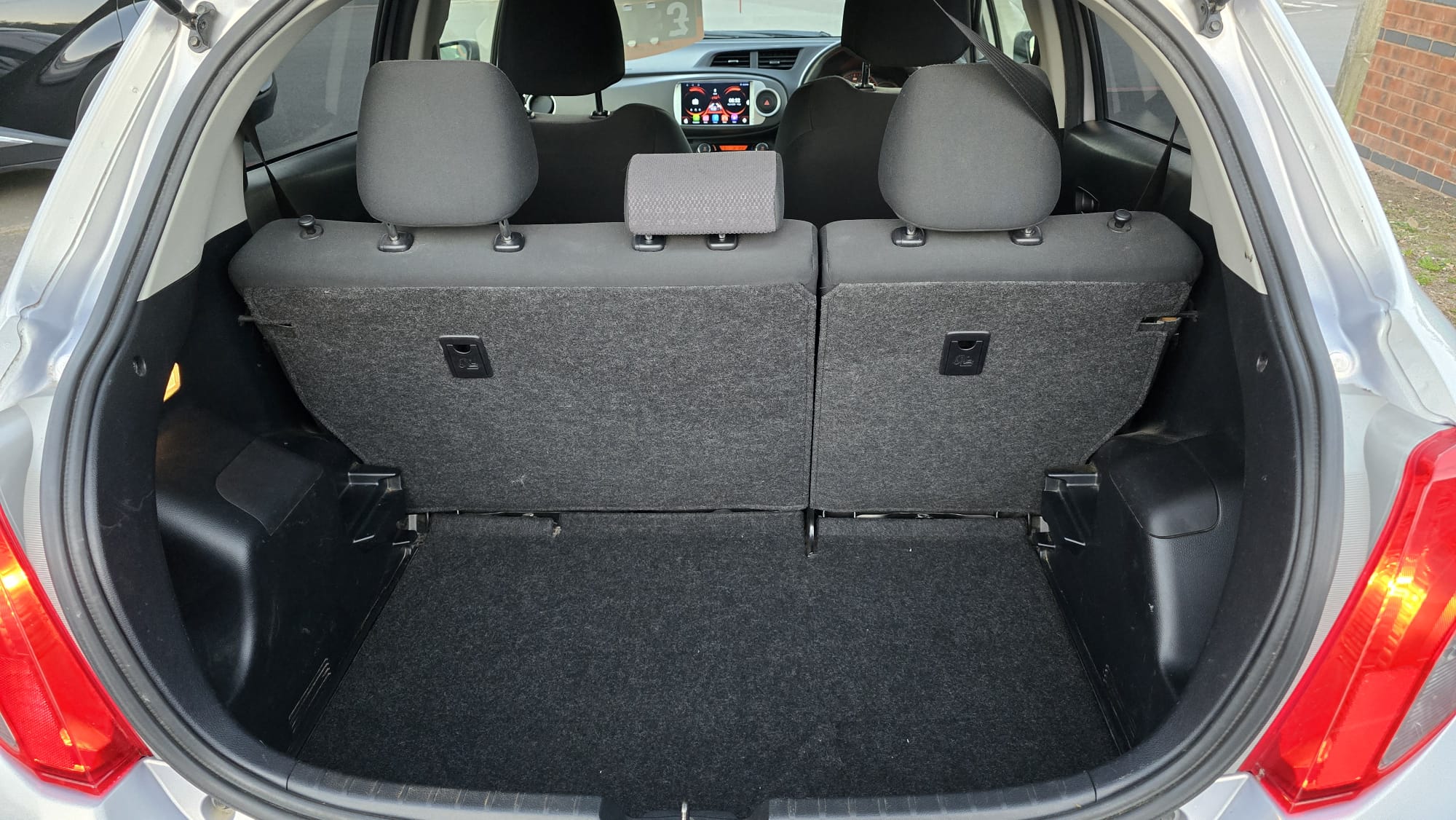 
								Toyota Yaris full									
