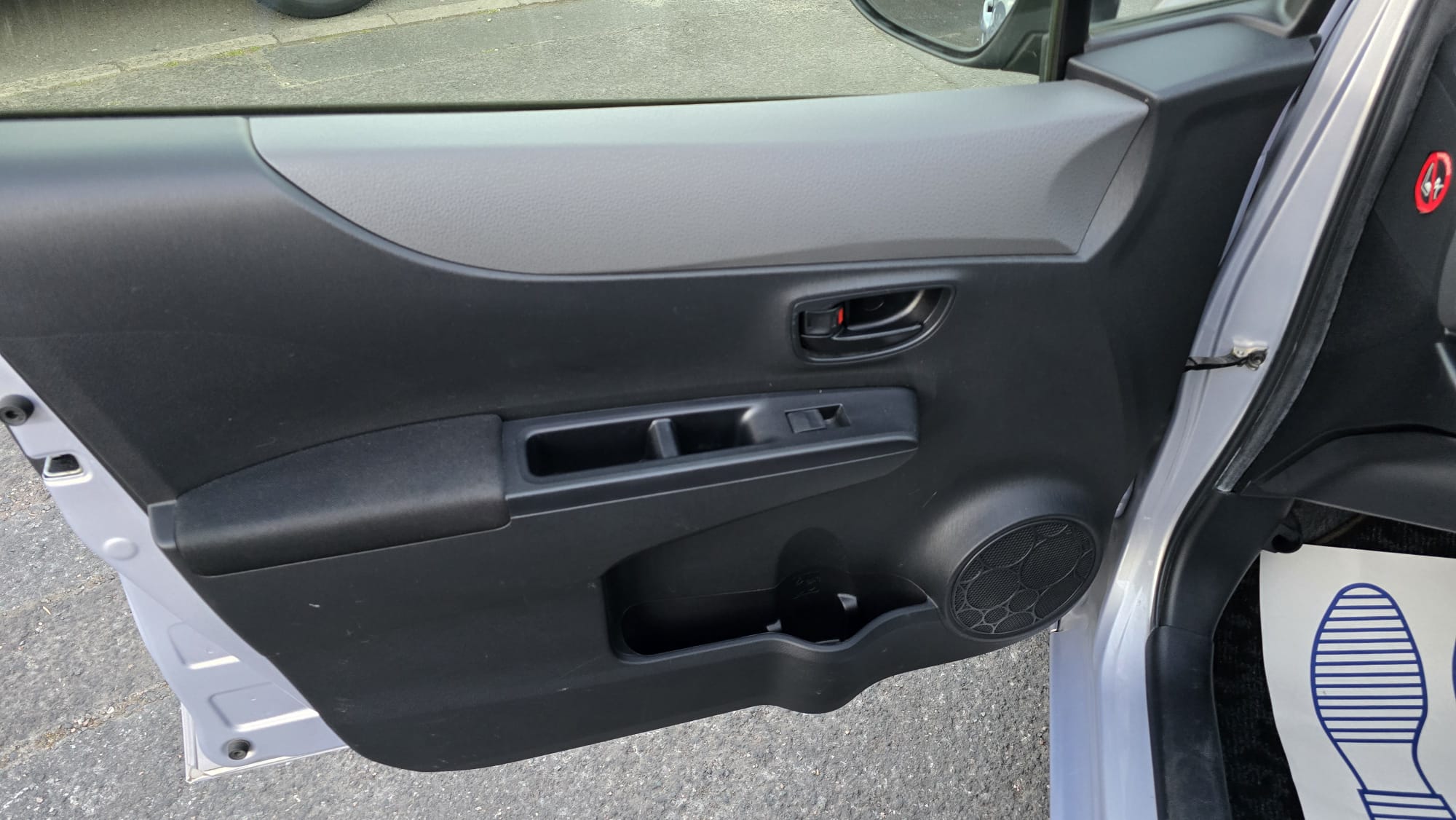 
								Toyota Yaris full									