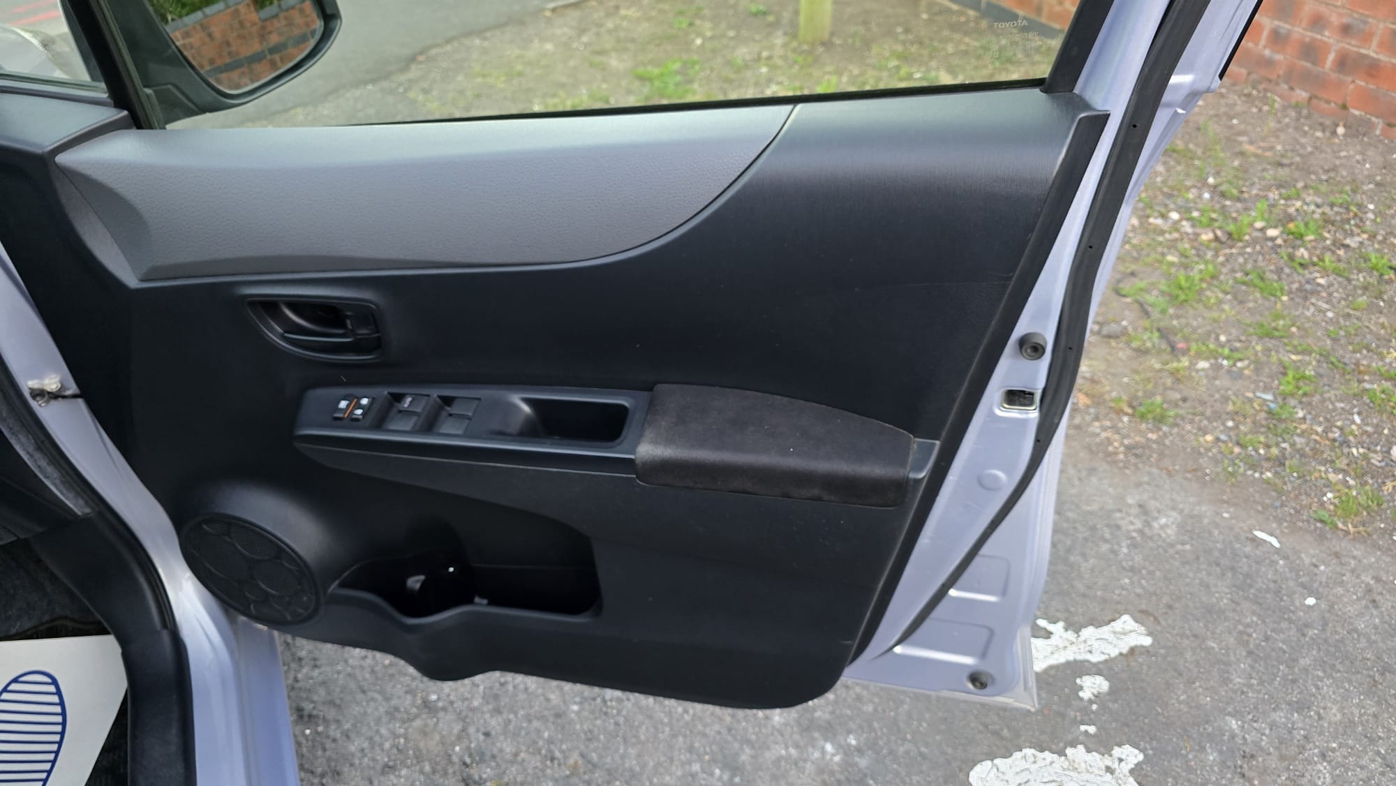 
								Toyota Yaris full									