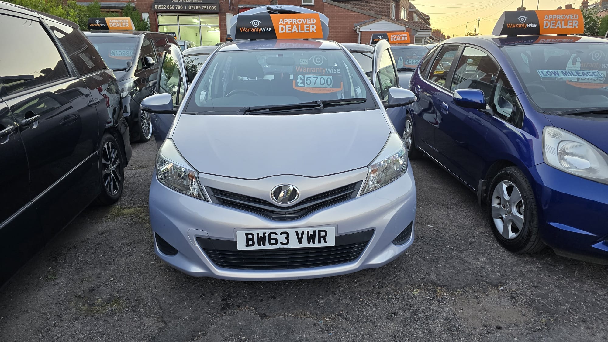 
								Toyota Yaris full									