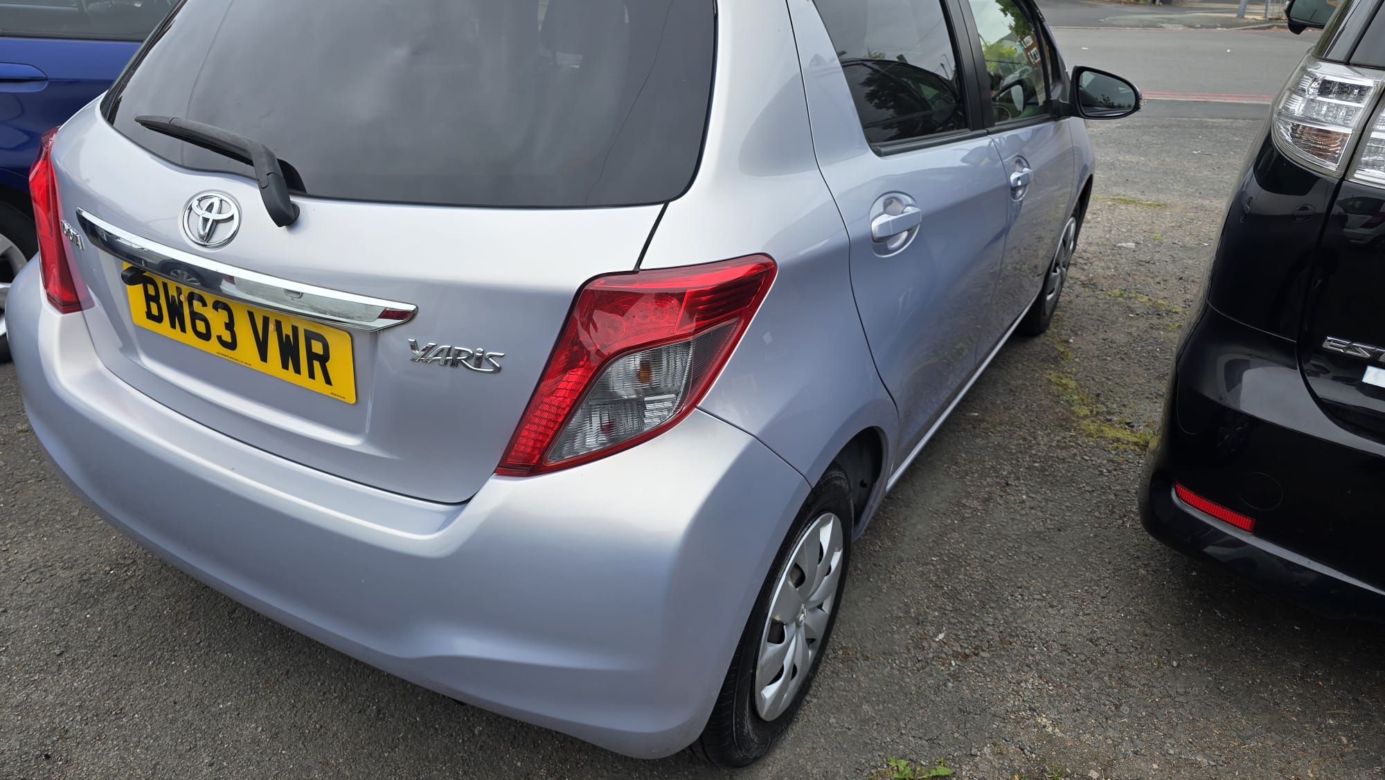 
								Toyota Yaris full									