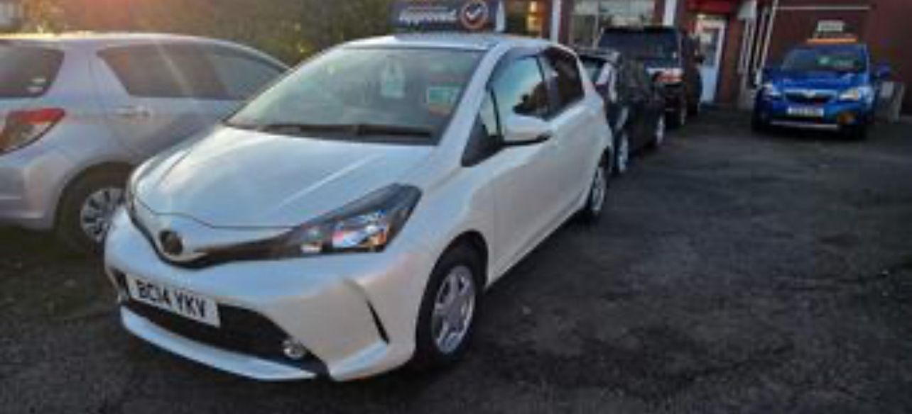
								Toyota Vitz In Walsall for Sale full									