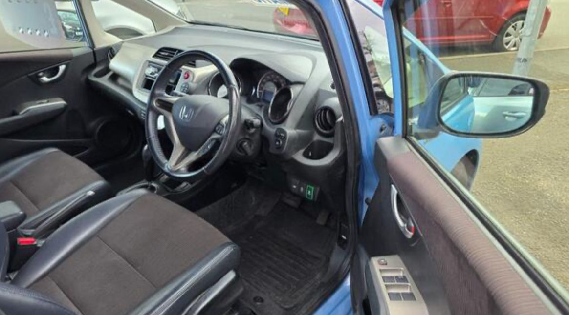 
								Honda Jazz 2013 For Sale full									