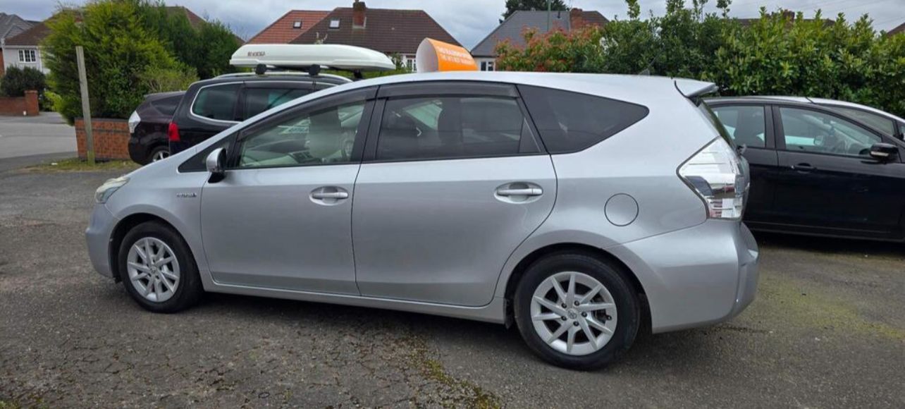 
								2014 Toyota Prius+ full									