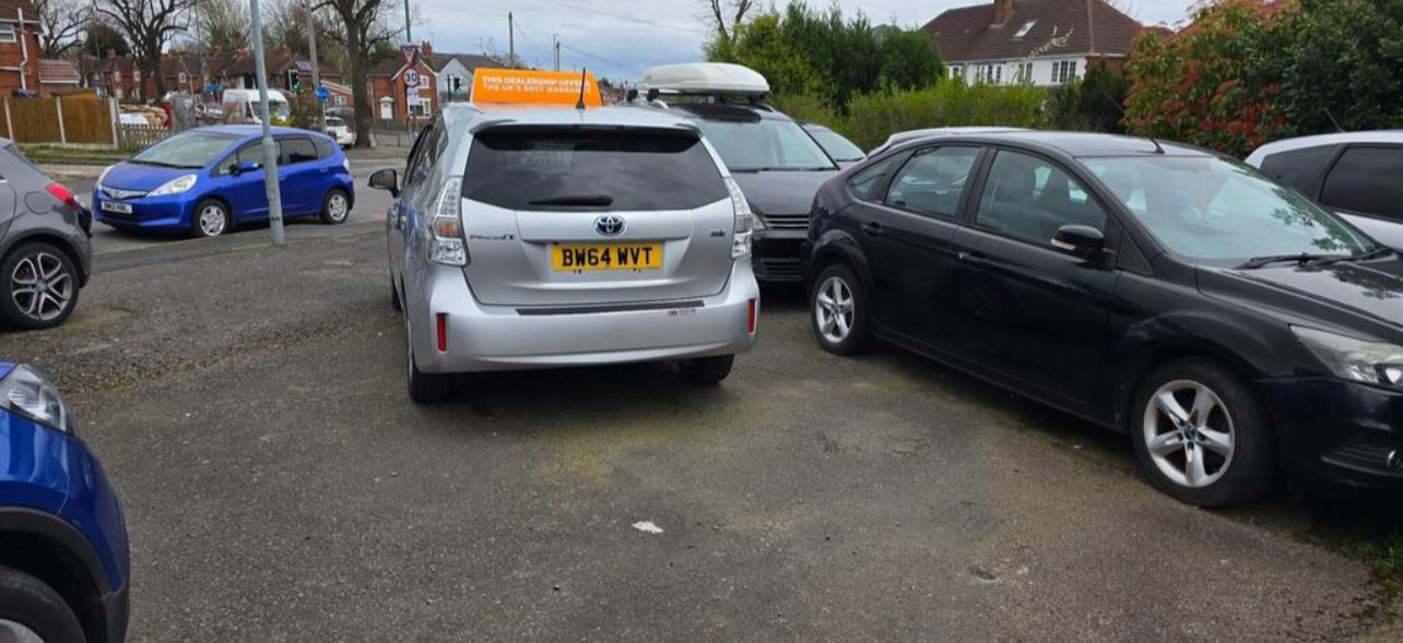 
								2014 Toyota Prius+ full									