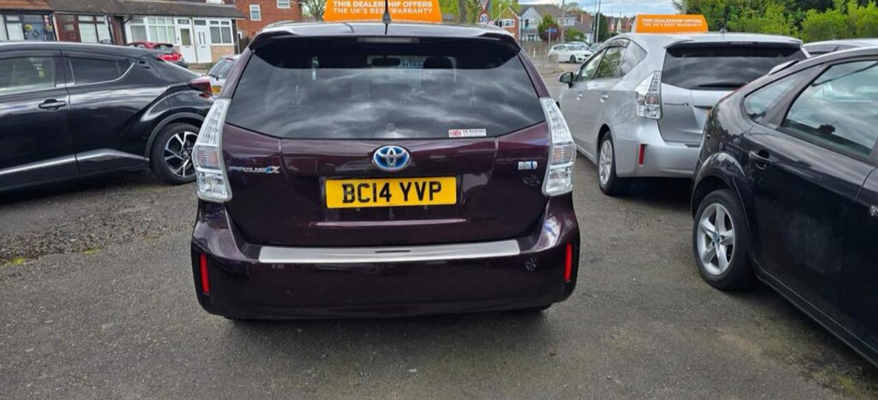 
								2014 Toyota Prius + full									