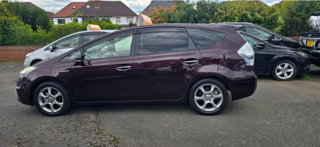 
								2014 Toyota Prius + full									