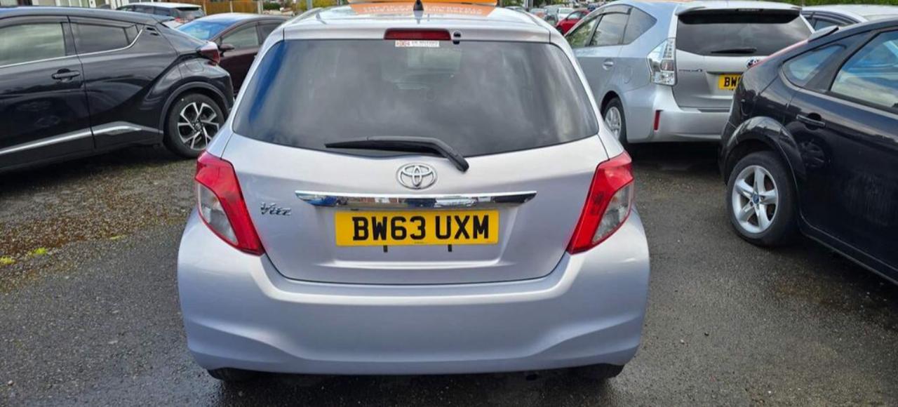 
								2013 Toyota Yaris full									