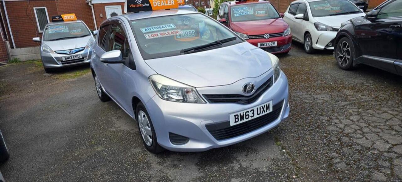 
								2013 Toyota Yaris full									