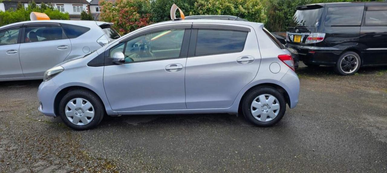 
								2013 Toyota Yaris full									
