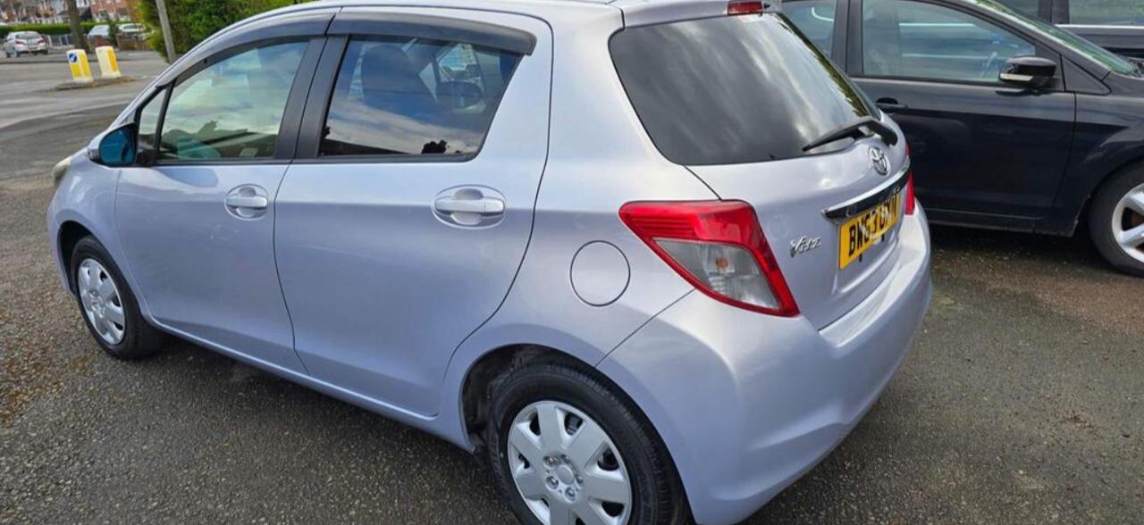 
								2013 Toyota Yaris full									